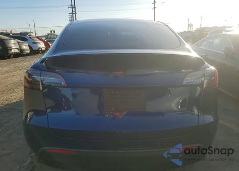 2022 Tesla Model Y z USA, uszkodzony, nr VIN 7SAYGDEF4NF399946